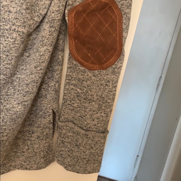 Long sleeve shirt with detail back - Picture 2 of 4